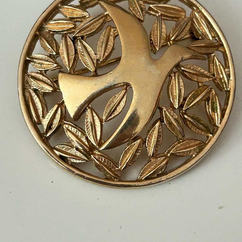 4/$100 MELANIE LYNE Gold Bird and Leaf Brooch